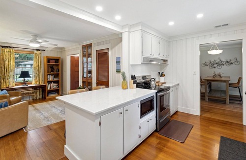Isle of Hope Historic District Casa | 32 Romney Place: 3 BR, 2 BA House in Savannah, Sleeps 6