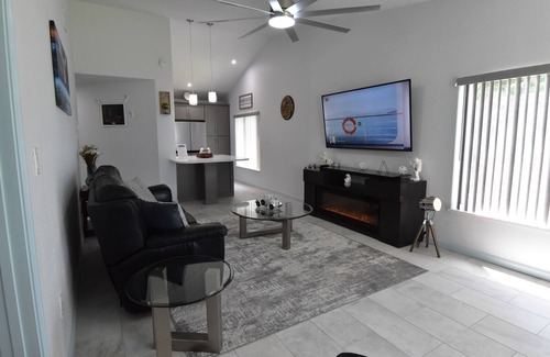 Cocoa Isles Country Club Condominio | 321 lift off, rockets and dolphins from your window