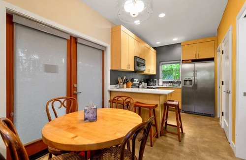 Columbia City Casa | 3214 Seattle · Cozy & Peaceful 2b2.5b South Seattle House w/AC