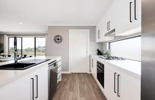 Seymour Casa | 33 Jefferson Court, Wellington East