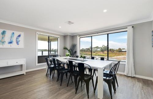 Seymour Casa | 33 Jefferson Court, Wellington East