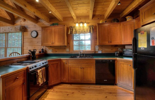 Rangeley Casa | Gran cabaña de troncos en Overlook, con acceso compartido al lago Rangeley