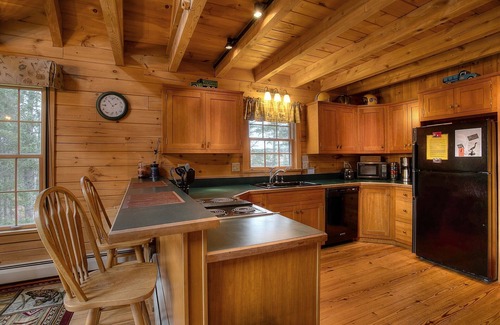 Rangeley Casa | Gran cabaña de troncos en Overlook, con acceso compartido al lago Rangeley