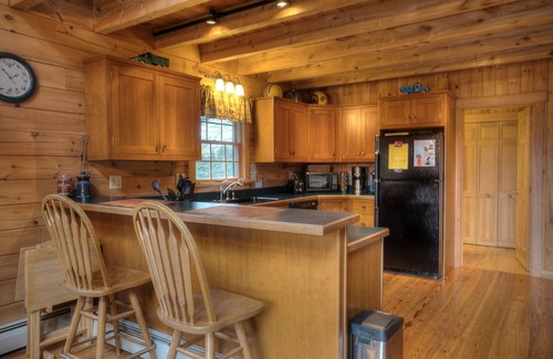 Rangeley Casa | Gran cabaña de troncos en Overlook, con acceso compartido al lago Rangeley