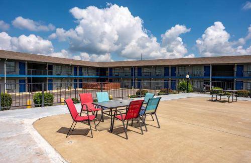 Russellville Hotel | 33 m² Motel ∙ 127 huéspedes
