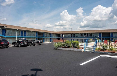 Russellville Hotel | 33 m² Motel ∙ 127 huéspedes