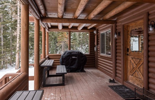 Steam Engine Meadows Cabina | 330 E Trail Road Cabin Secluded Mountain Getaway