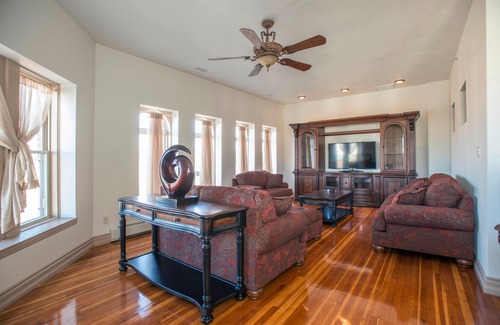 Pueblo Apartamento | 330: GLT Hotel Pentouse Suite