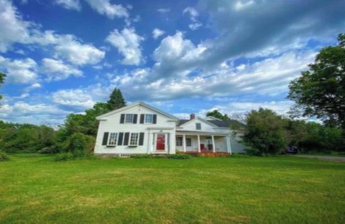 Canton Casa | Casa de 3300 pies cuadrados cerca de SLU, SUNY Canton, Clarkson y SUNY Potsdam