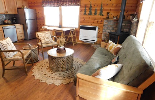 Long Barn Cabina | 332 Sierra Pines 2 Bedroom Cabin by RedAwning