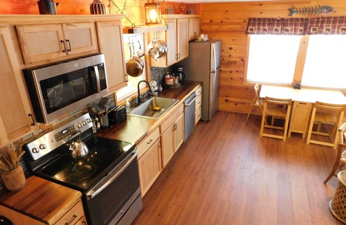 Long Barn Cabina | 332 Sierra Pines 2 Bedroom Cabin by RedAwning