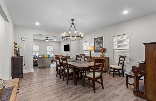 The Gate Casa | 3323 Uptown Elegant Escape