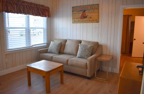 Downtown Casa | 340 Hollister: 2 dormitorios, 1. 5 BA House en Pismo Beach, capacidad para 6