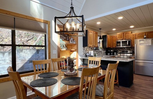 Gatlinburg - Pigeon Forge Cabina | Lago de pesca-Chimenea-Bañera de hidromasaje-Gran cubierta nueva-WiFi gratuito-¡Cerca de todo!