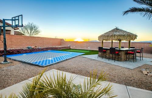 Foothills Casa | 3400 SqFt House W/40Ft Heated Pool/Spa- Strip View