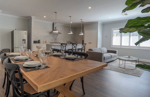 Baldivis Casa | 35 Hamptons Luxury Escape Family Home Sleeps9