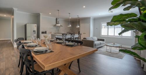 Baldivis Casa | 35 Hamptons Luxury Escape Family Home Sleeps9
