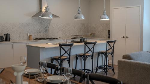 Baldivis Casa | 35 Hamptons Luxury Escape Family Home Sleeps9