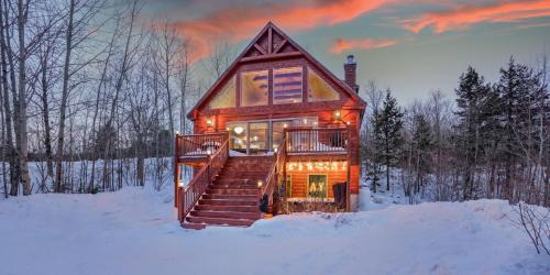 Bethel Chalet De Esquí | 35 Hideaway - Mtn Views, Hot Tub, Game Room, Dogs Ok, 12 Mins to Sunday River