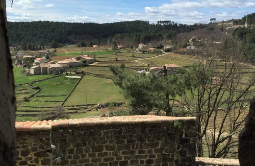 Sanilhac Cabaña | Casa de piedra arenisca 350 años de edad, con una hermosa vista del valle en la naturaleza virgen