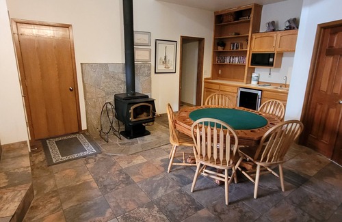 Deer Park Casa | 3500 pies cuadrados Inicio 4 Suites Mesa de billar, jacuzzi, bicicletas gratis 4ta noche