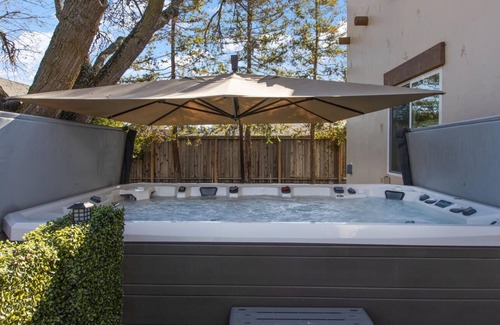 Livermore Casa | 3500sf, Single Level, 4 King Beds, 12ft Hot Tub!