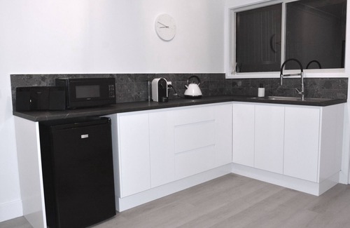 Malua Bay Apartamento | 350m walk to two beautiful beaches!