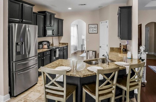 Crestview Casa | 3575 Autumn Woods Dr.