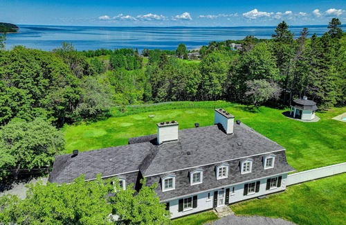 Pointe-au-Pic Casa | 359 · Les Immeubles Charlevoix - 359