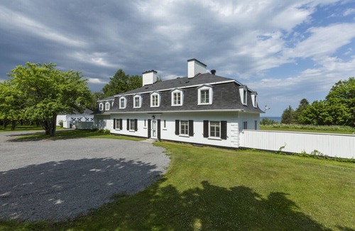 Pointe-au-Pic Casa | 359 · Les Immeubles Charlevoix - 359