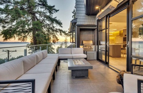 West Vancouver Casa | 3595 Sunset Ln.-Farris-L-17% · The Sunset Lane Waterfront Home