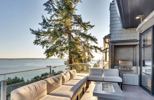 West Vancouver Casa | 3595 Sunset Ln.-Farris-L-17% · The Sunset Lane Waterfront Home