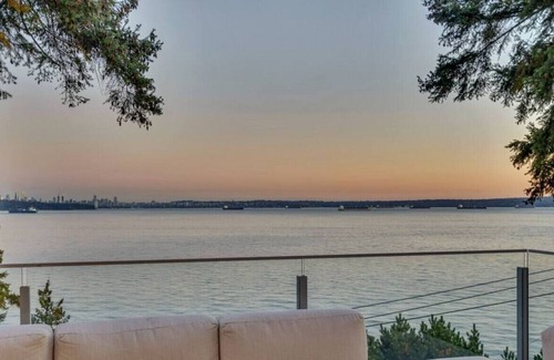 West Vancouver Casa | 3595 Sunset Ln.-Farris-L-17% · The Sunset Lane Waterfront Home