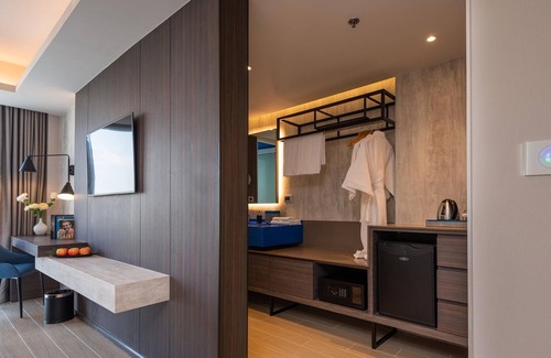 Wat Sam Phraya Casa | 35sqm Maitria Hotel Rama 9 Bangkok Grand Deluxe Room Garden View