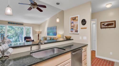 Isle of Palms Casa | 36 Lagoon Villa by AvantStay Fishing Dock Views