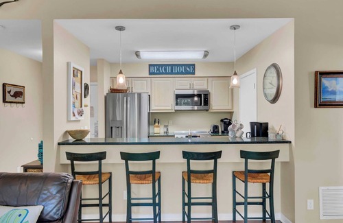 Isle of Palms Cabaña | 36 Lagoon Villa by Avantstay Fishing Dock, Views