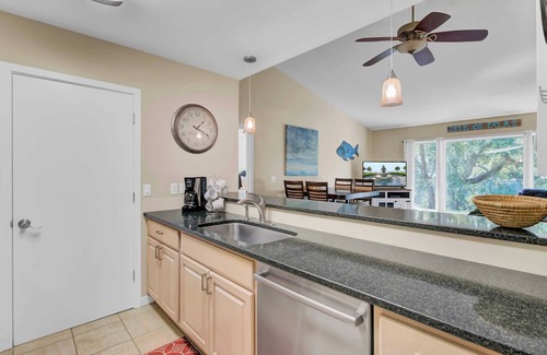 Isle of Palms Cabaña | 36 Lagoon Villa by Avantstay Fishing Dock, Views