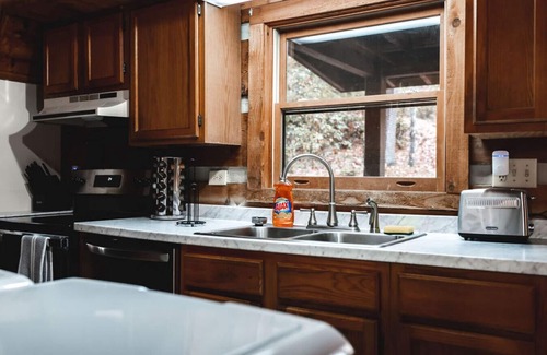 Purlear Cabina | 36 North | Blueberry Hideaway Cabin | Hot Tub