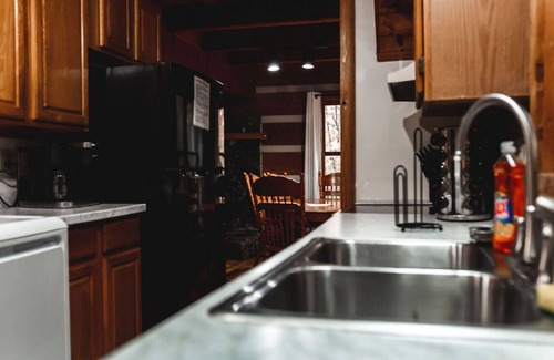 Purlear Cabina | 36 North | Blueberry Hideaway Cabin | Hot Tub