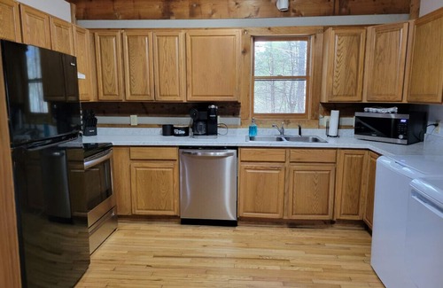 Purlear Cabina | 36 North | Pine Crest Cabin | Hot Tub Pet Friendly