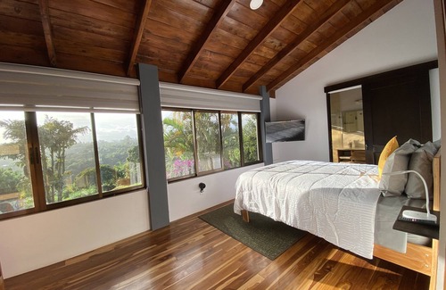 San Isidro Cama Y Desayuno | 360-Degree view large family room for 13 guests
