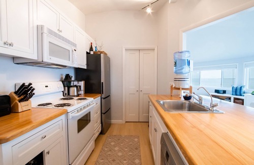 Pocomo Casa | 360 Waterfront Views with Private Beach in Pocomo!