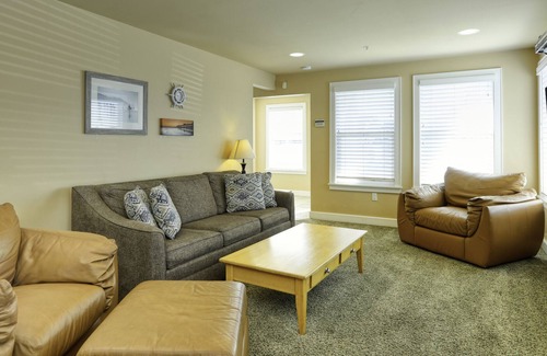 Downtown Casa | 361 A Hinds 4 Bedroom Townhouse by RedAwning