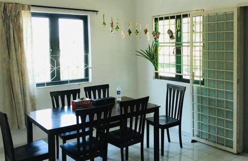 Taman Kota Laksamana Apartamento | 365 House by D'Laksamana