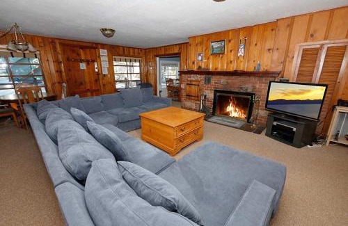 South Lake Tahoe Casa | 3664 Birch Avenue cabin