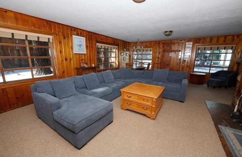 South Lake Tahoe Casa | 3664 Birch Avenue cabin