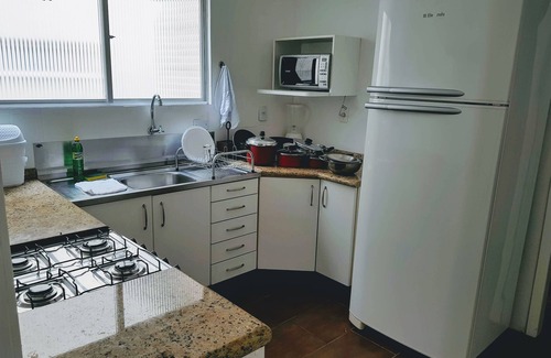 Itapema Apartamento | $ 367 / día. Pie en la arena, vista al mar, balcón de 20m2 con barbacoa, 3qtos.