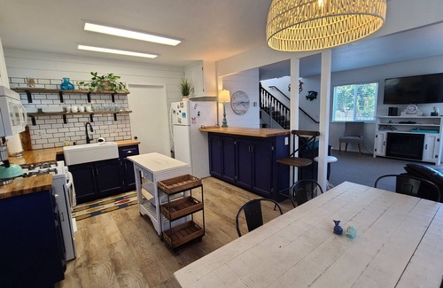 Downtown Casa | 371 Stimson Ave 2 Bedroom Home by Redawning