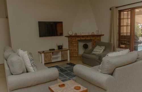 Port Edward Casa | 373 on Bristol Home