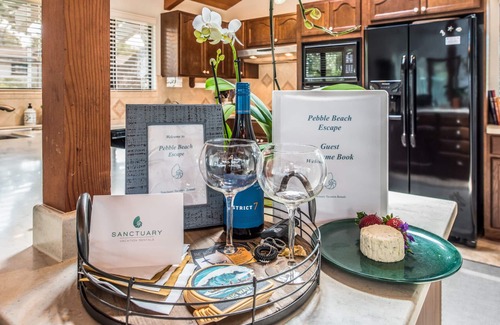 Del Monte Forest Casa | 3754 Pebble Beach Escape ~ Cerca de 17 Mile Drive & Beach ~ ¡Vista del campo de golf!